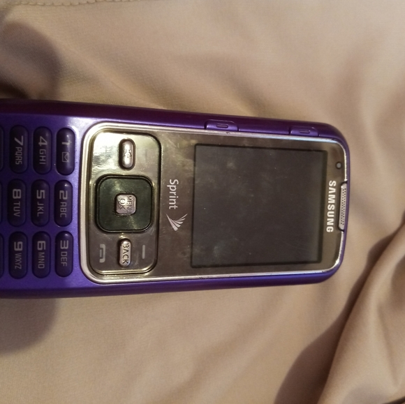 COPY - Vintage purple slide out phone - Picture 1 of 6
